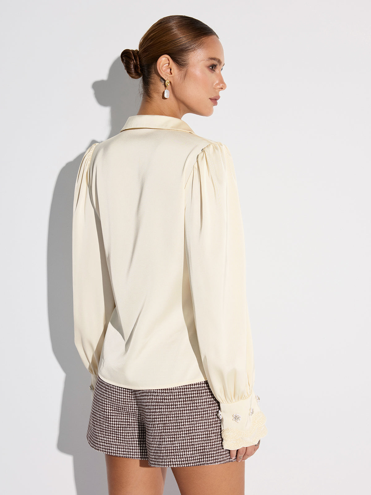 Bluse mit Puffärmeln und Kragen