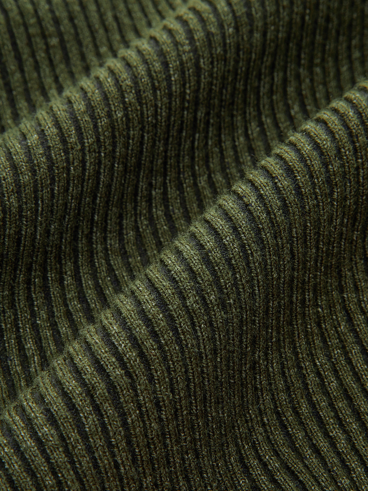 Ärmelloses texturiertes, geknöpftes figurbetontes Strickkleid