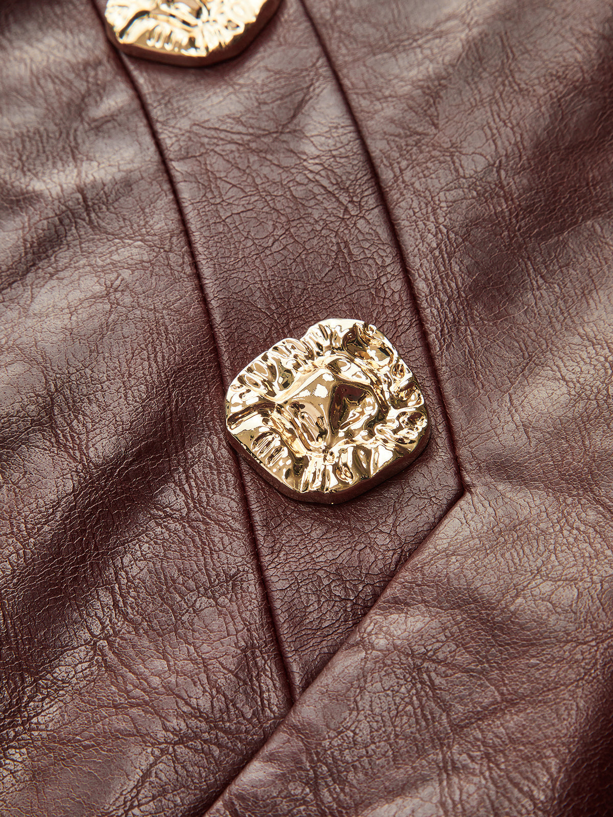 Asymmetrischer Minirock aus PU-Leder mit Metalldetails