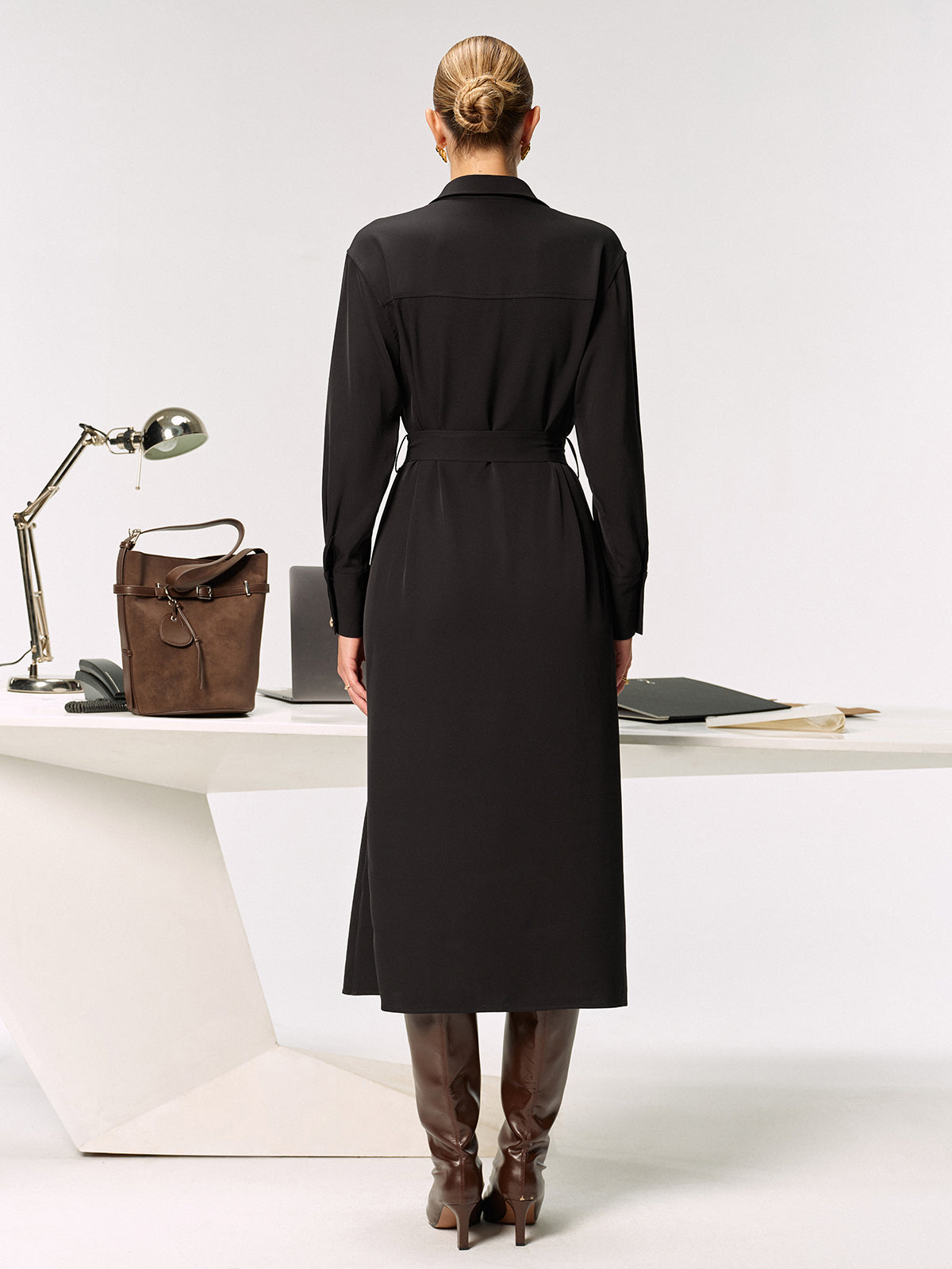 Hemdblusenkleid mit Gürtel und Metallknöpfen