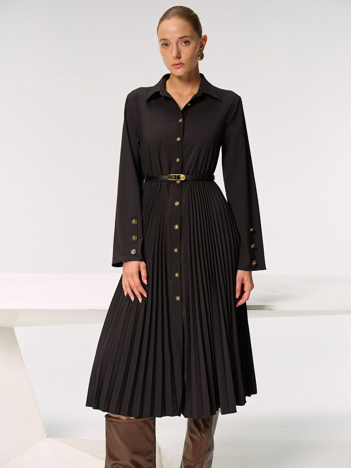 Robe Chemise Plissée Ceinturée à Boutons Métalliques