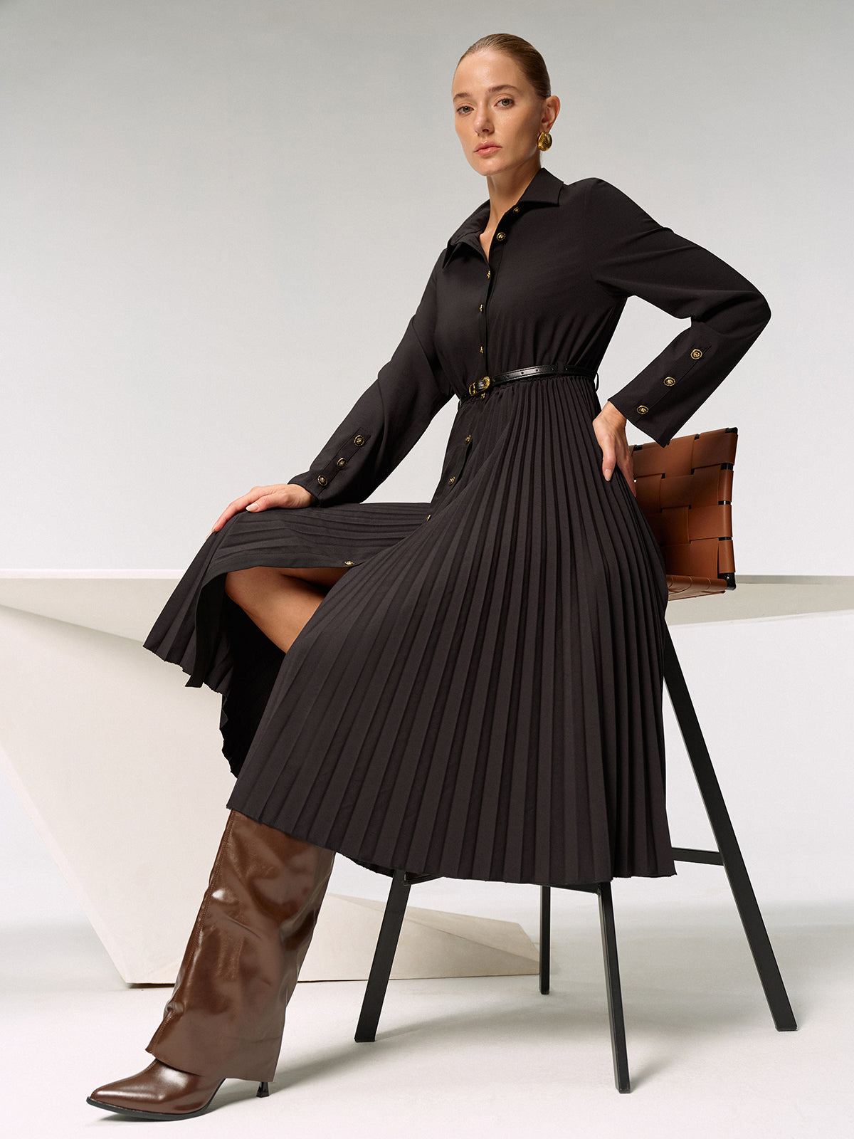 Robe Chemise Plissée Ceinturée à Boutons Métalliques