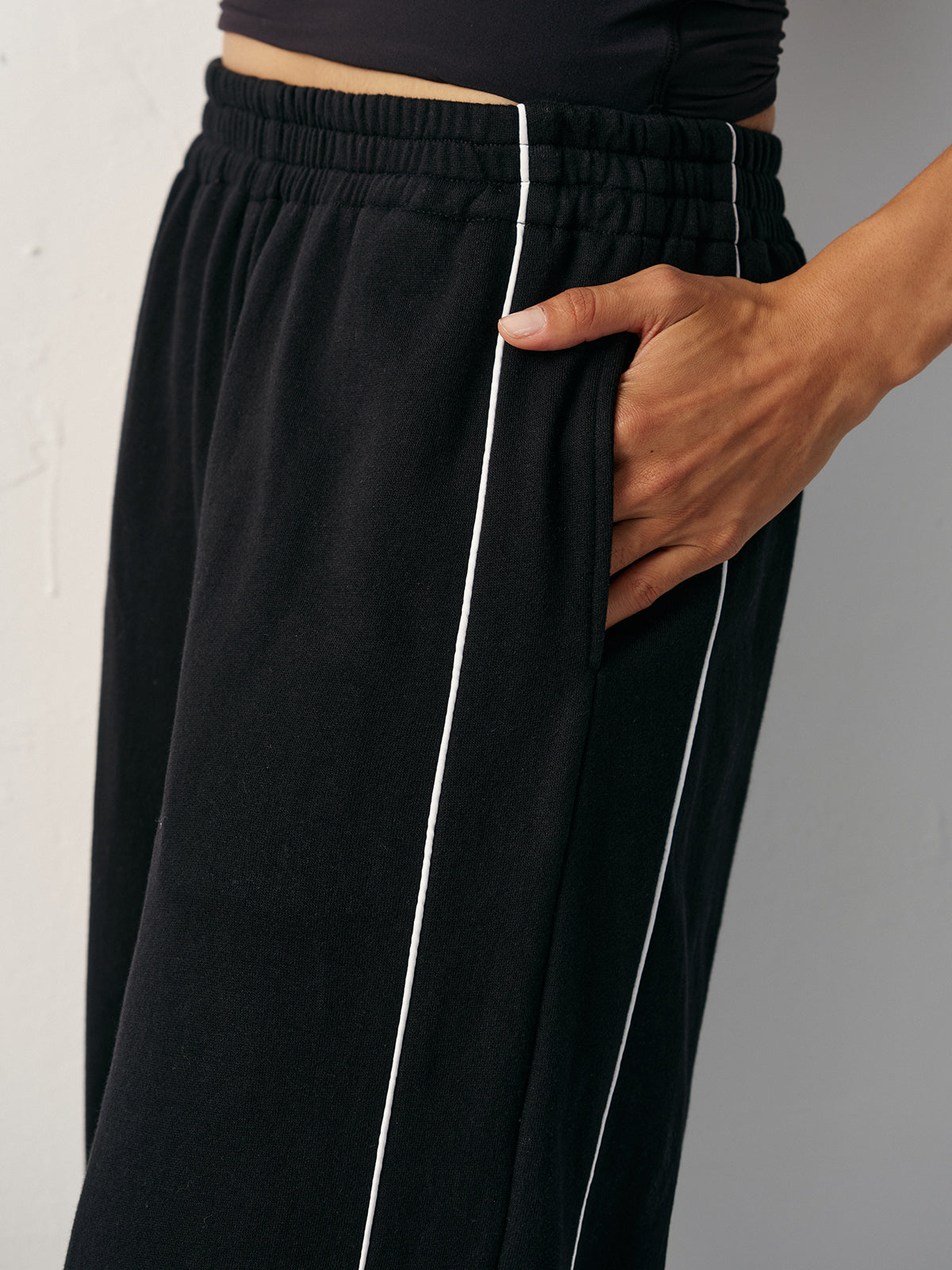 Sweatpants aus Baumwollmischung mit mittelhohem Bund und Seitenstreifen