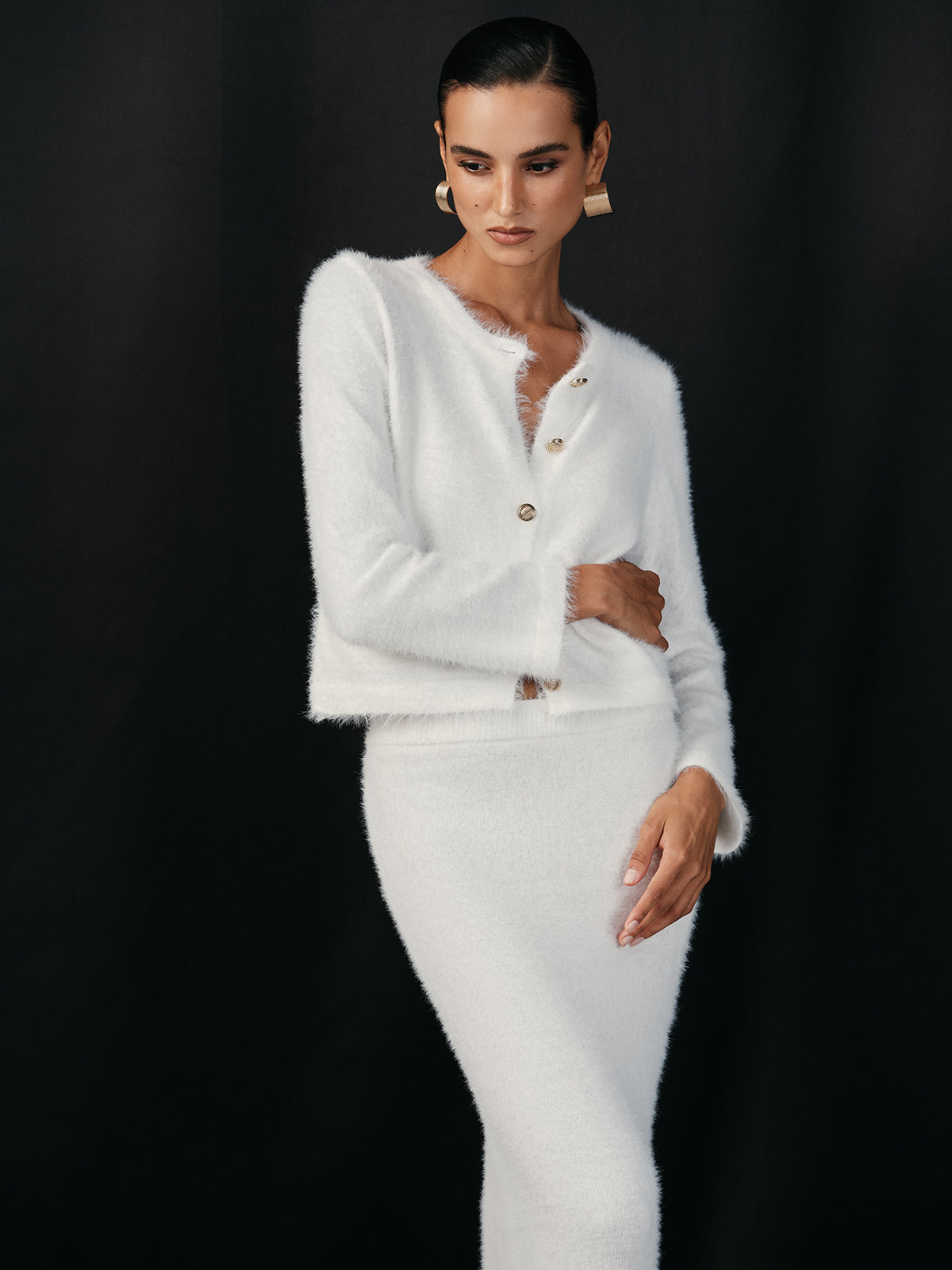 Flauschiger Metallknopf-Cardigan- und Rock-Set