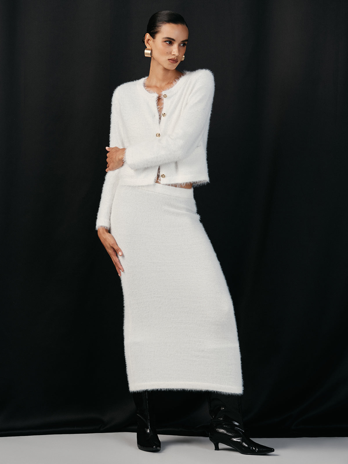 Flauschiger Metallknopf-Cardigan- und Rock-Set