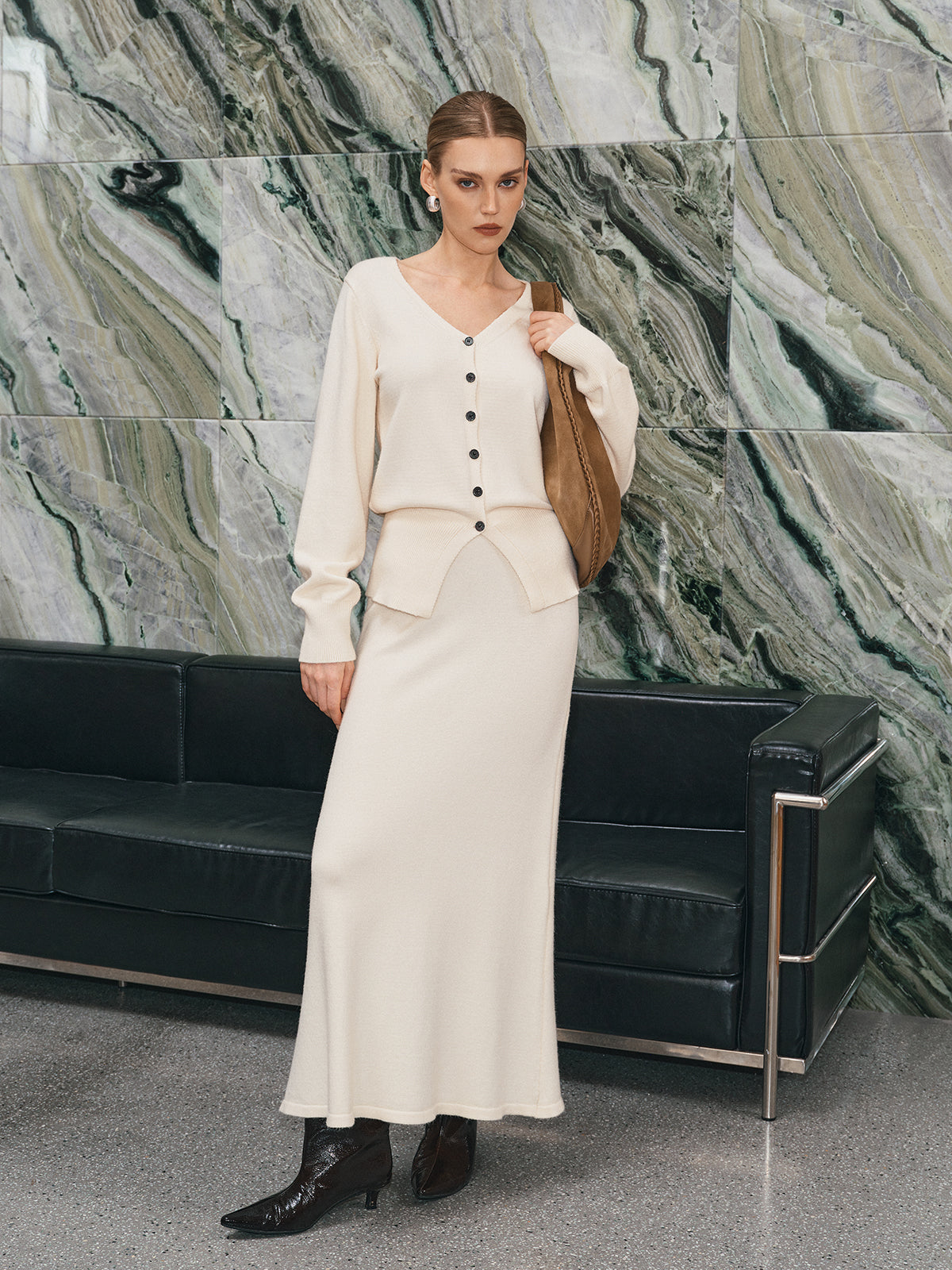 Strick-Cardigan mit V-Ausschnitt und Knopfleiste und Maxi-Rock-Set