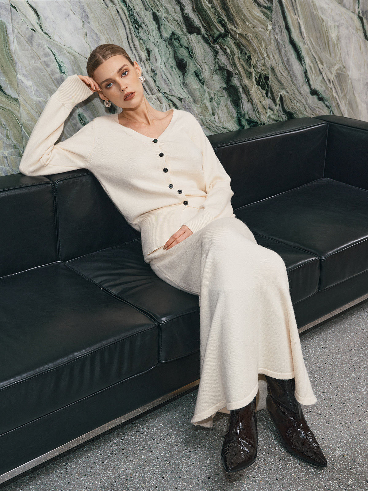Strick-Cardigan mit V-Ausschnitt und Knopfleiste und Maxi-Rock-Set