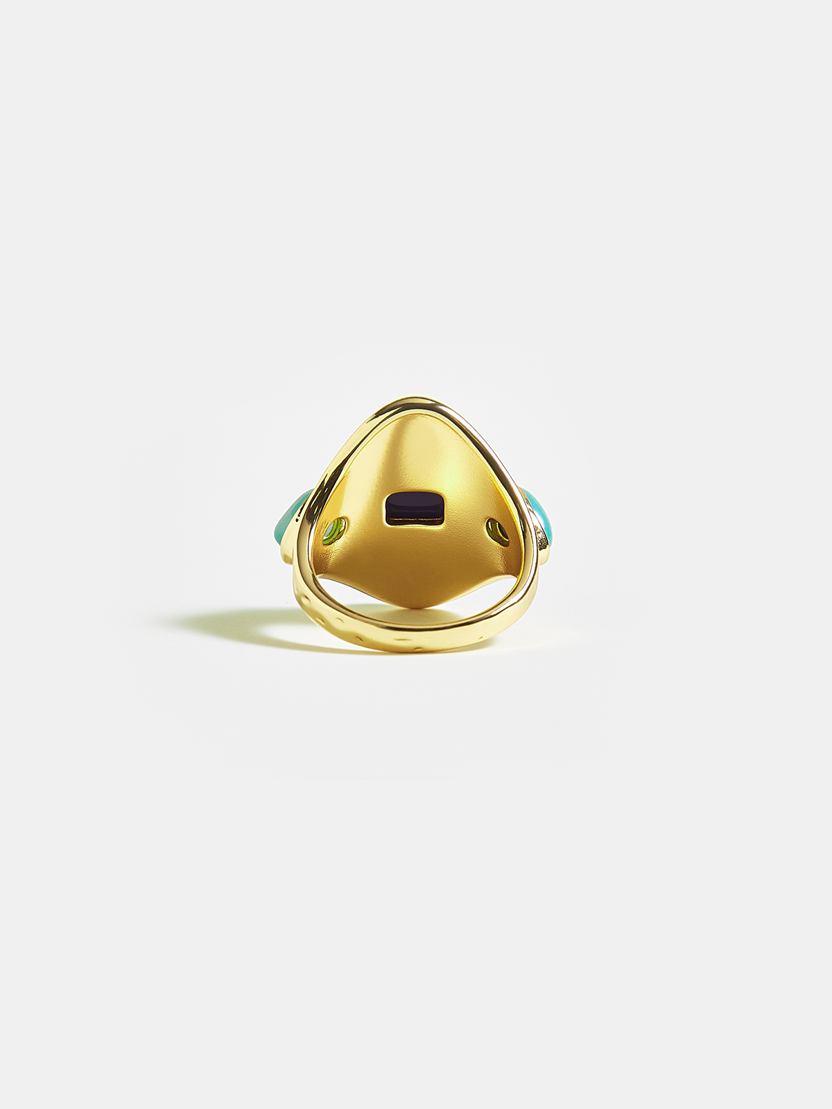 Goldring mit mehreren Steinen