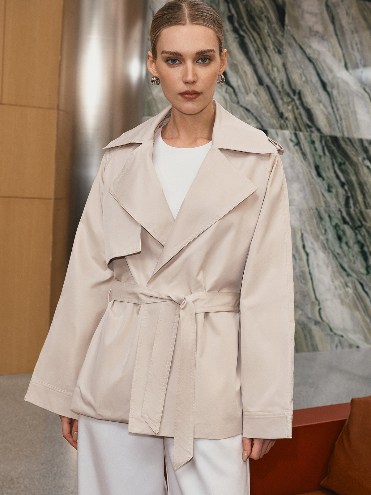 Trench-coat ceinturé à revers larges