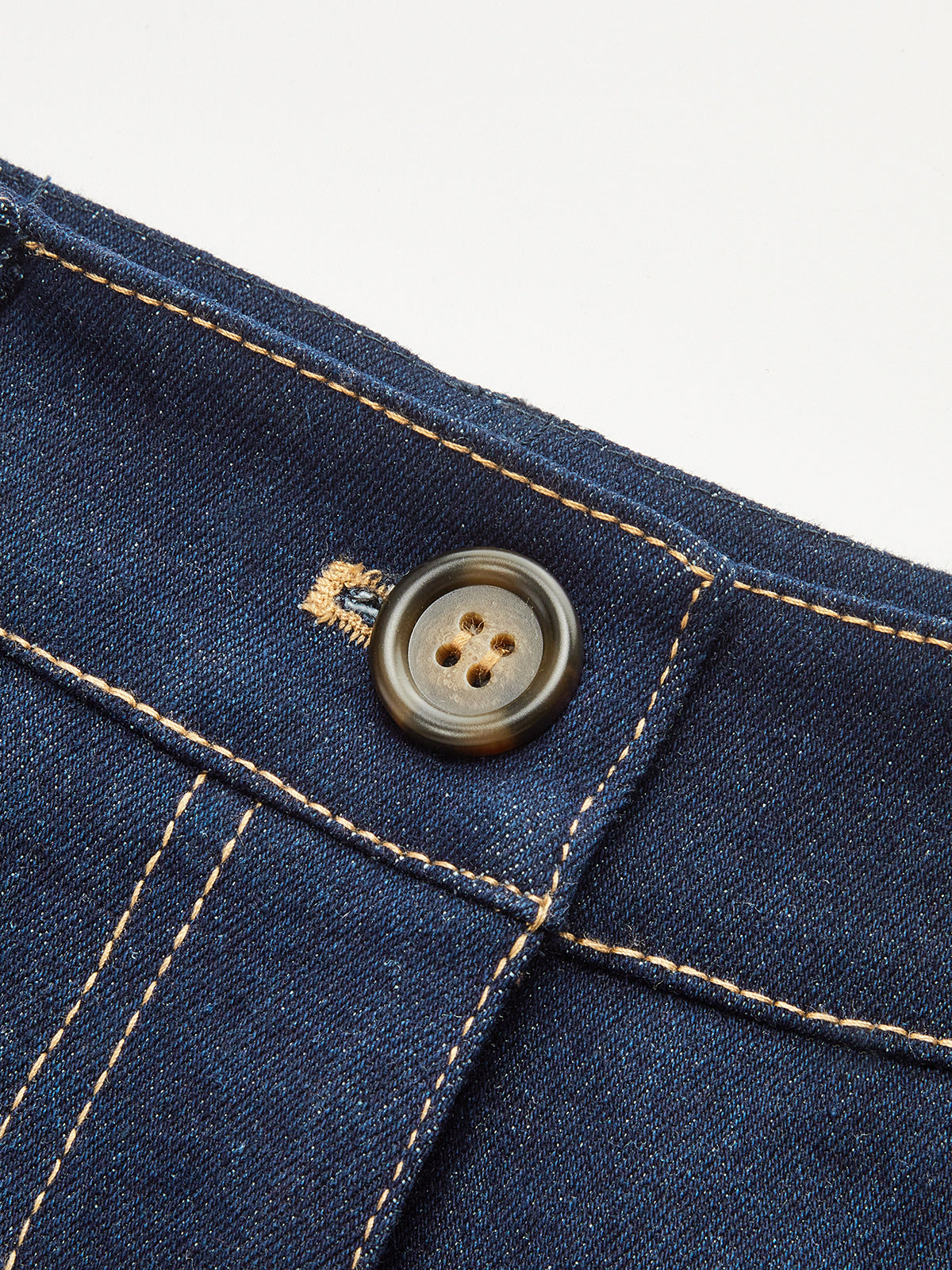 Hochgeschnittene Jeans mit geradem Bein