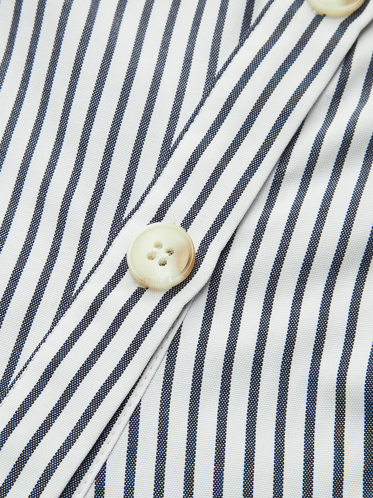 Chemise boutonnée à rayures et patte de boutonnage asymétrique