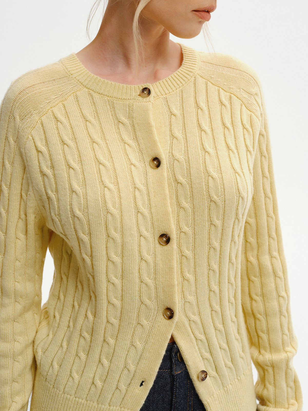 Gilet boutonné à maille torsadée