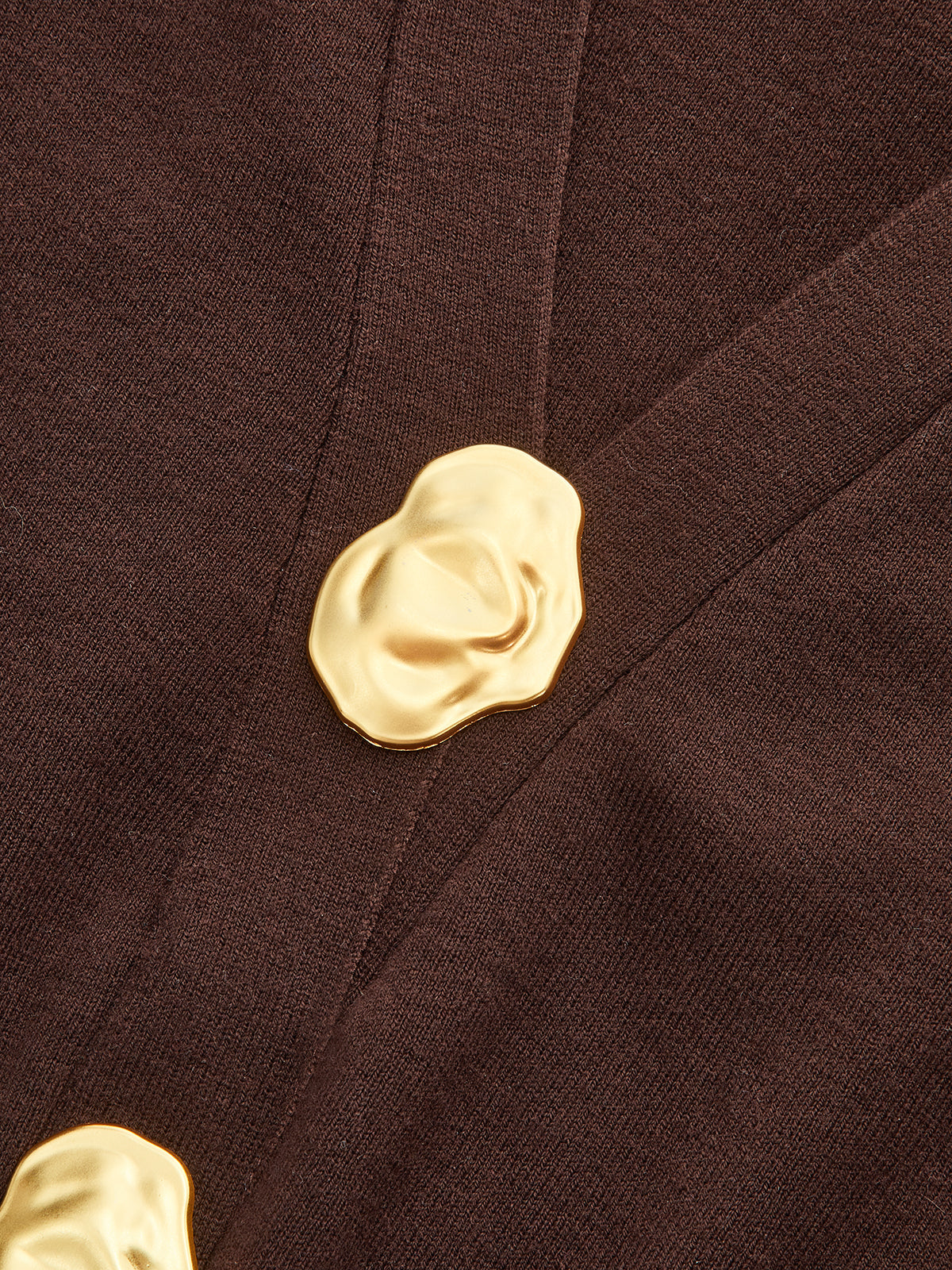 Pull en maille mélangée de laine à col en V et détail métallique