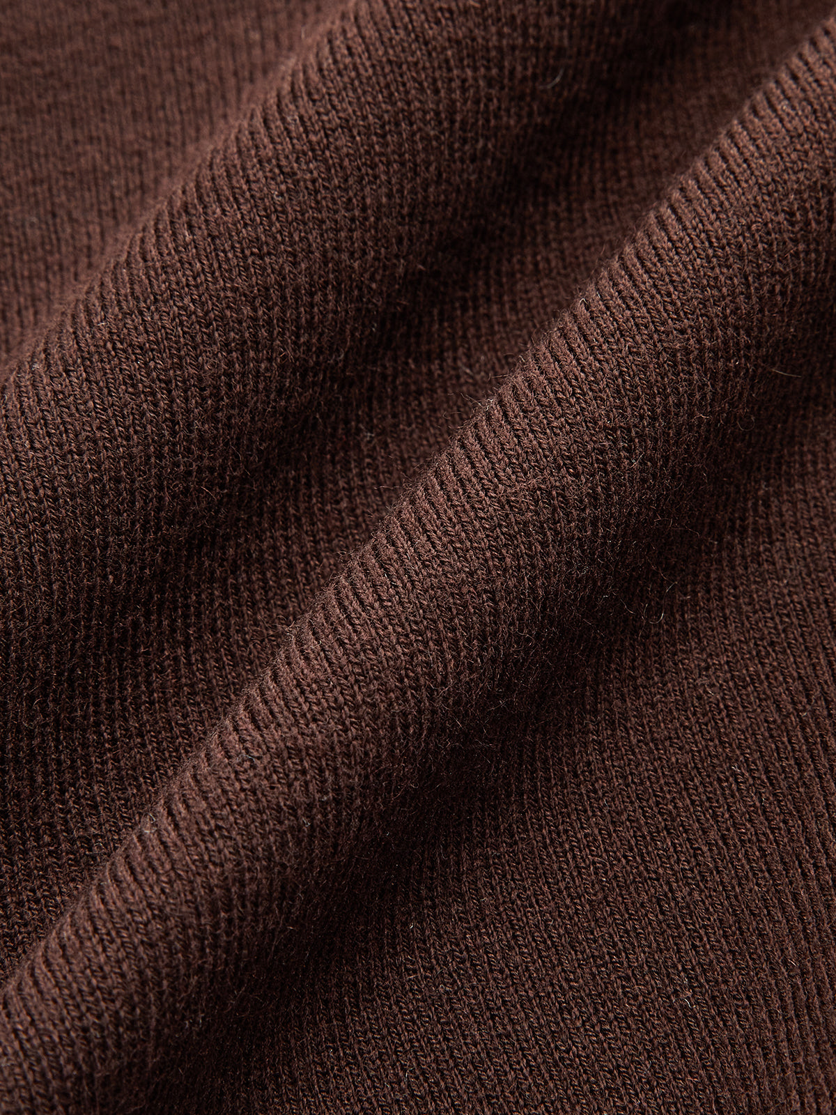Pull en maille mélangée de laine à col en V et détail métallique