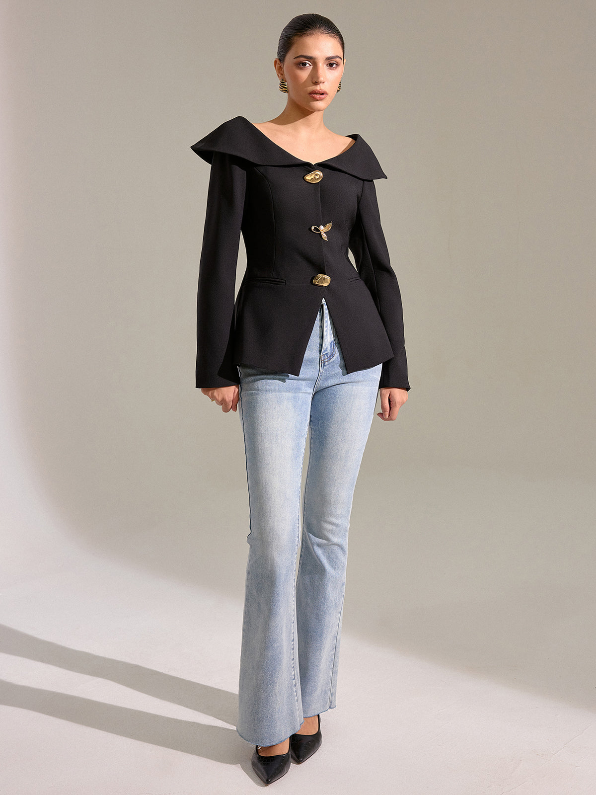 Blazer à grand revers et épaules dénudées