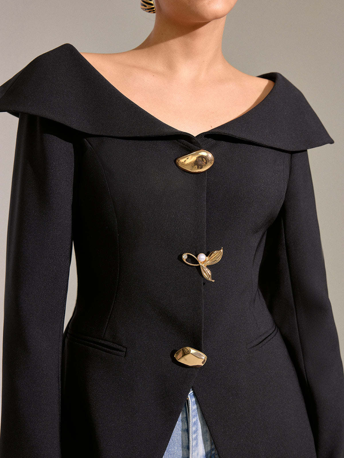 Blazer à grand revers et épaules dénudées
