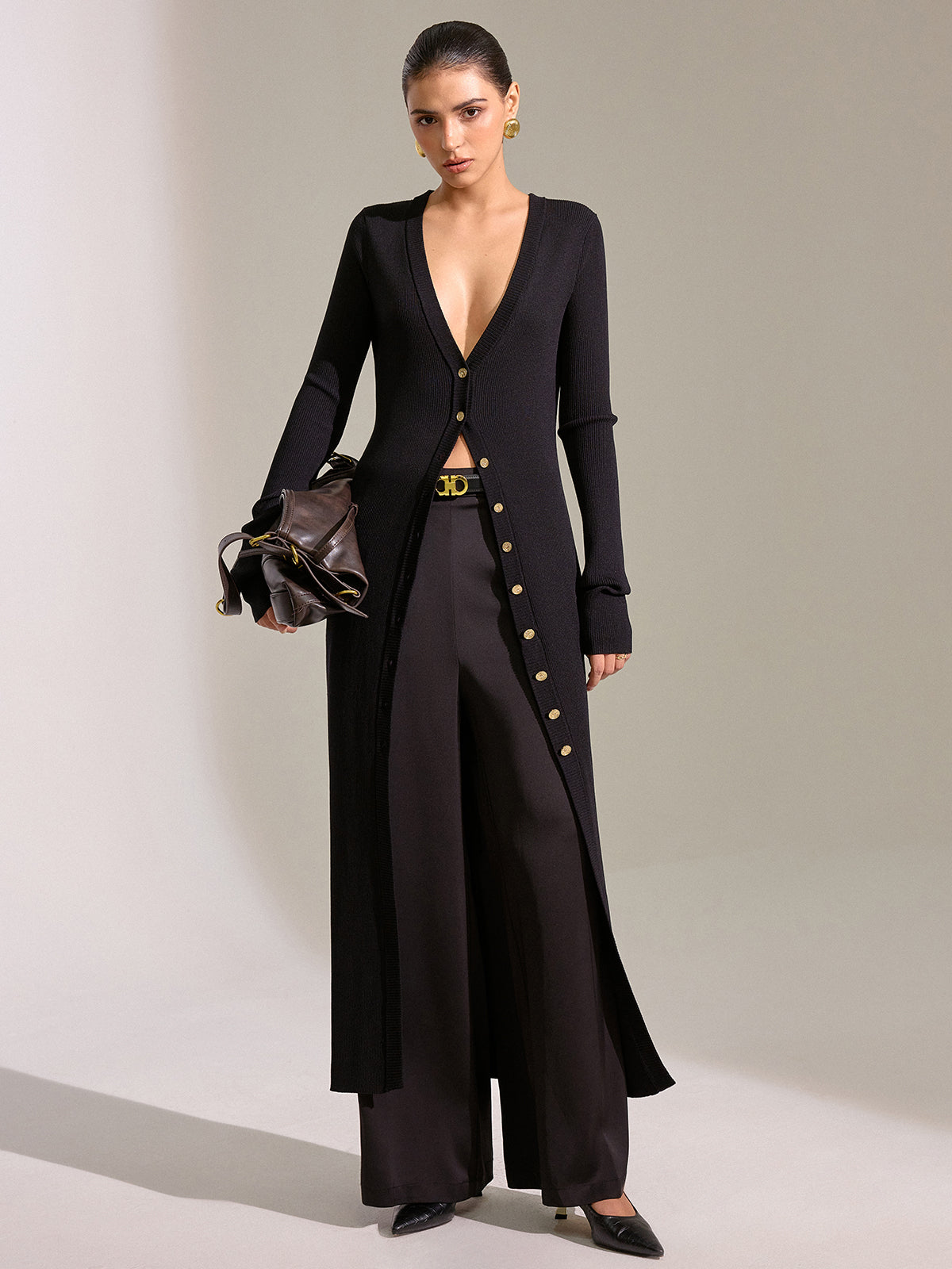 Robe longue en maille avec cardigan et boutons métalliques