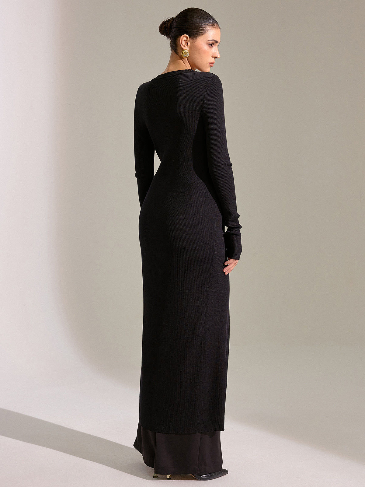 Robe longue en maille avec cardigan et boutons métalliques