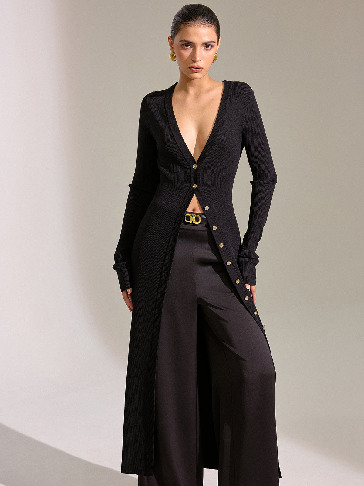 Robe longue en maille avec cardigan et boutons métalliques