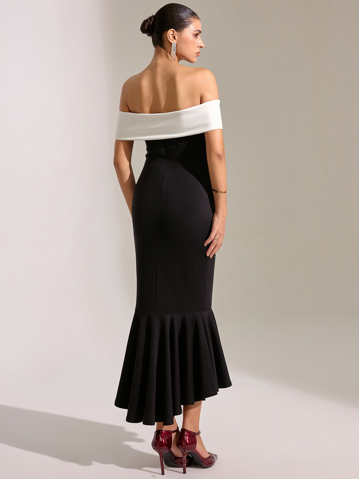 Robe midi sirène à nœud et épaules dénudées