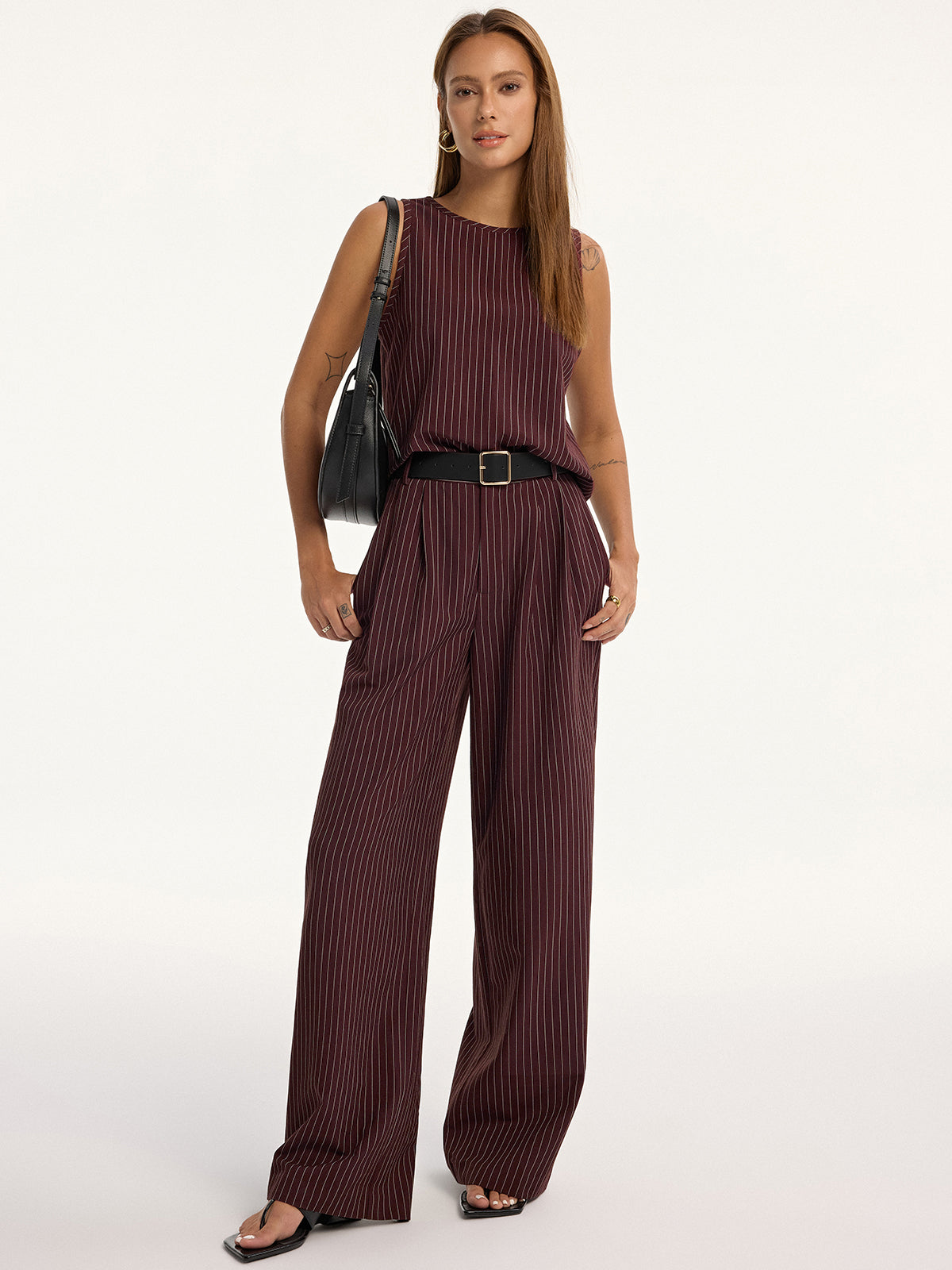 Nadelstreifen-Set aus ärmellosem Oberteil und Hose mit Gürtel