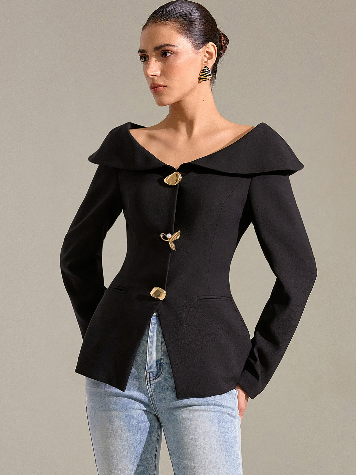 Blazer à grand revers et épaules dénudées