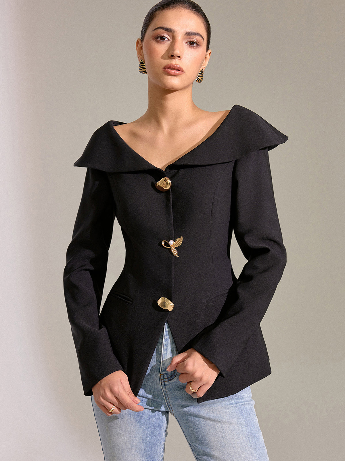 Blazer à grand revers et épaules dénudées