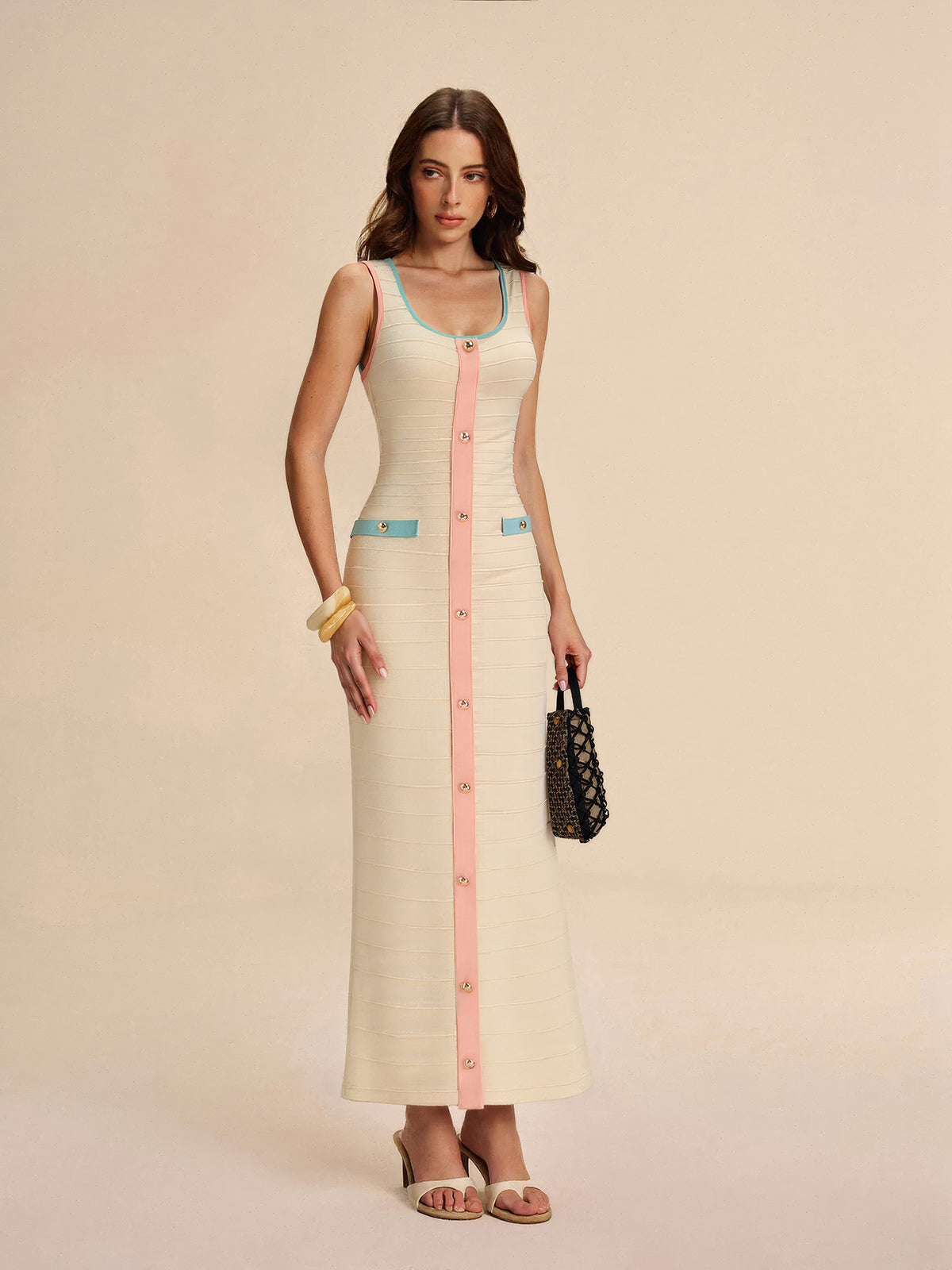 Robe midi en maille color block avec boutons décoratifs