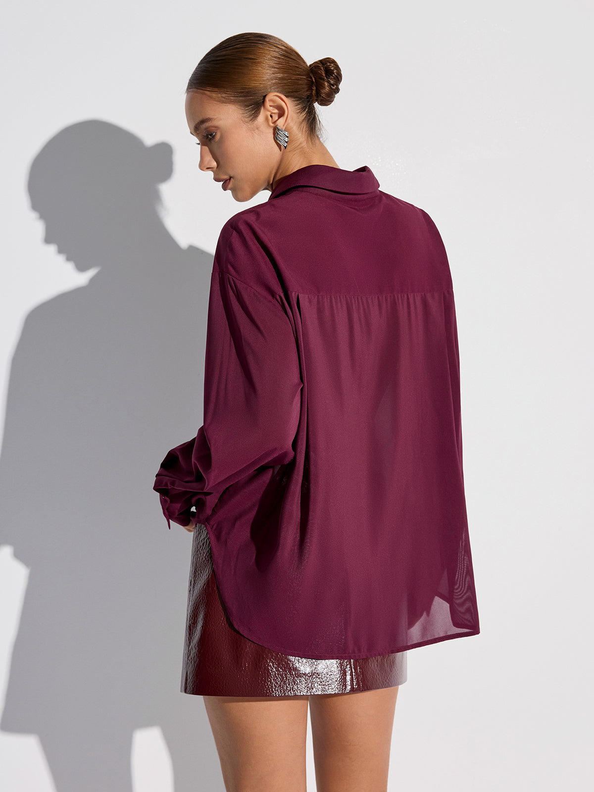 Chemise boutonnée en mousseline semi-transparente