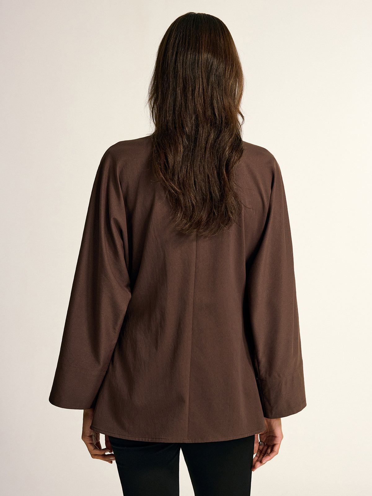 Chemise drapée à détails métalliques