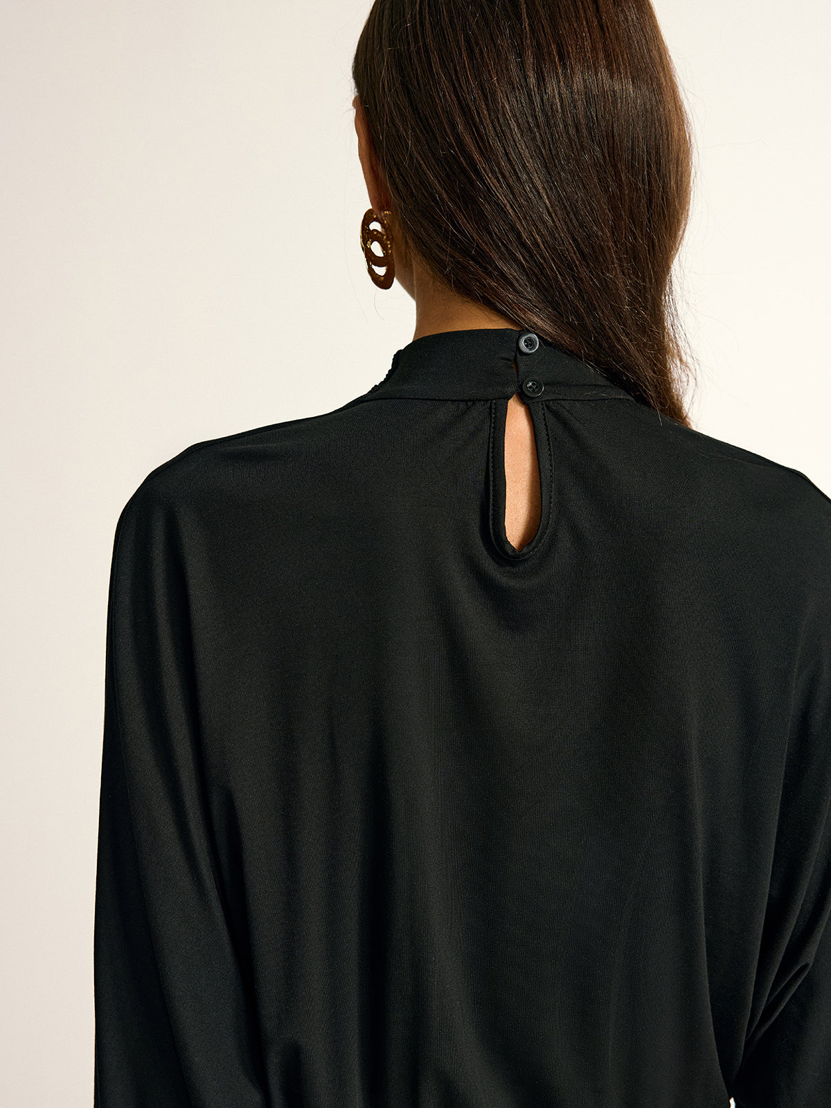 Rollkragen-Langarm-Kleid mit Drapierungen und Raffungen aus Mesh