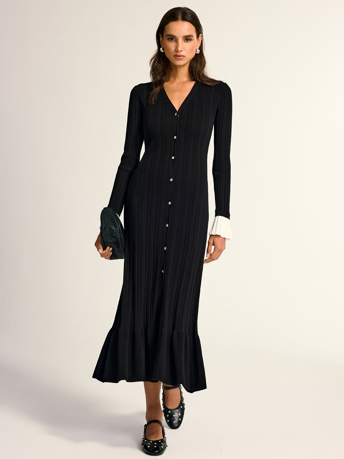 Maxikleid mit Rüschensaum, Knopfleiste und V-Ausschnitt