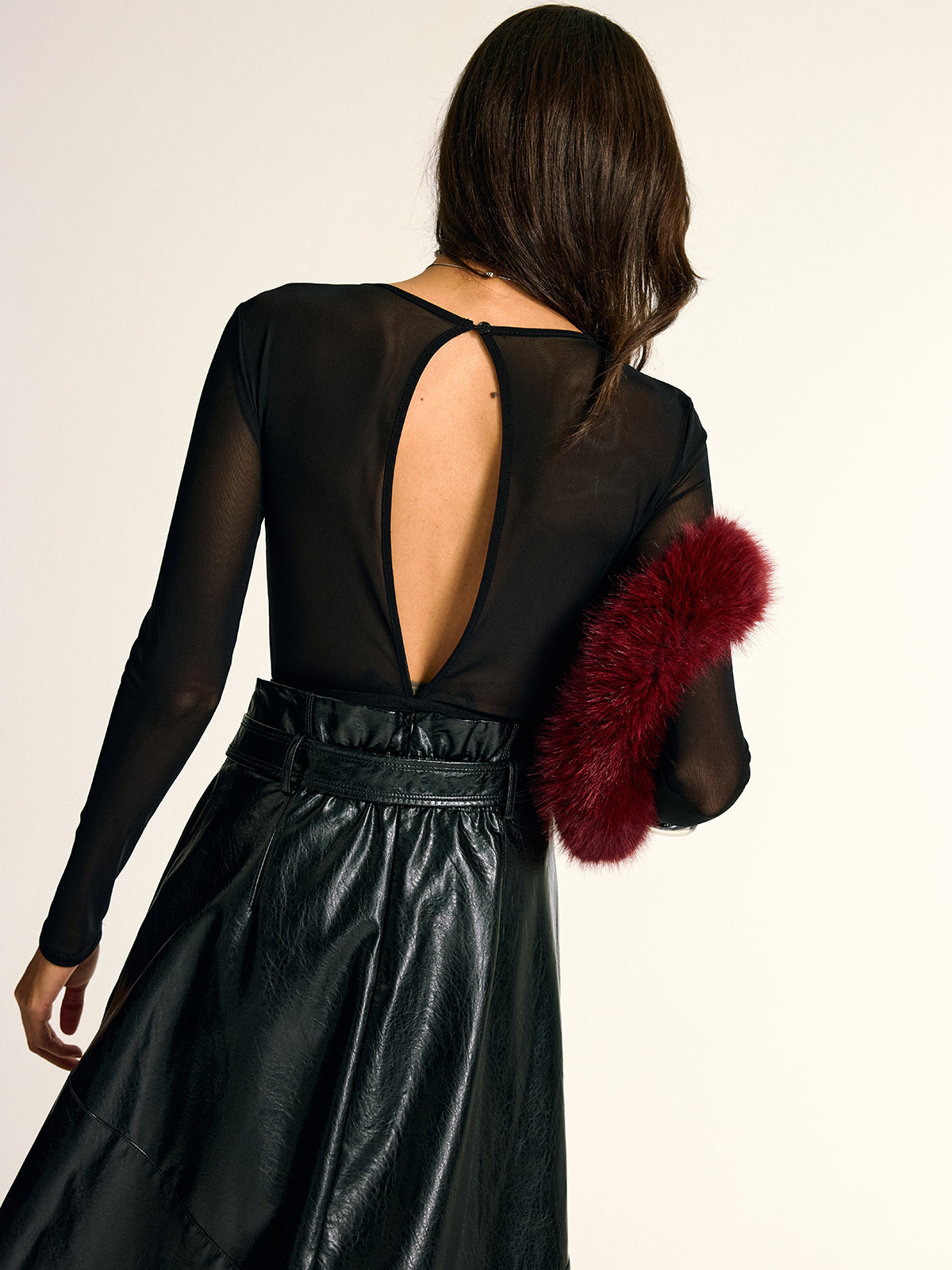 Langärmeliger transparenter Body aus Spitze und Mesh