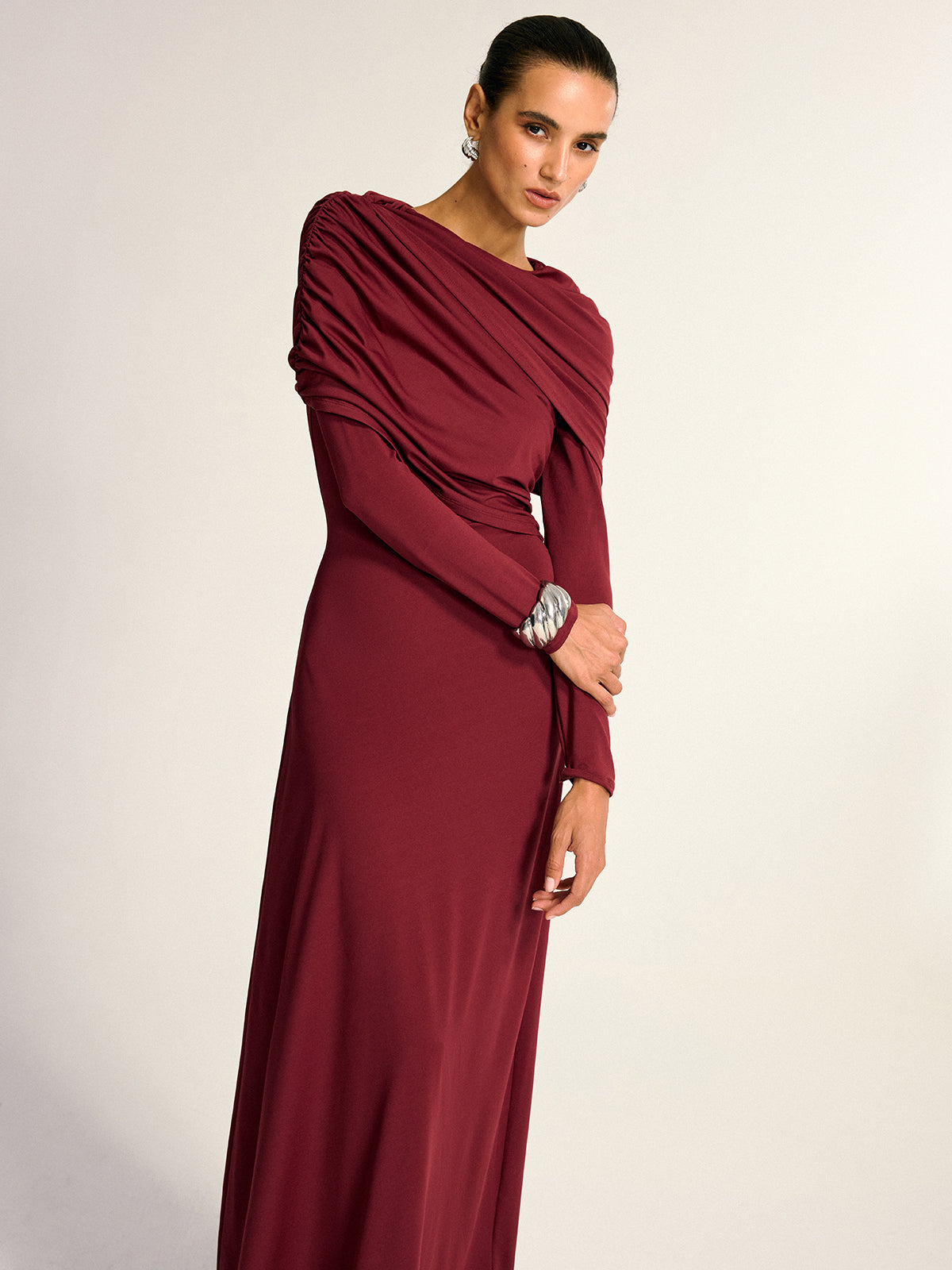 Maxikleid mit langen Ärmeln und Wickeleffekt