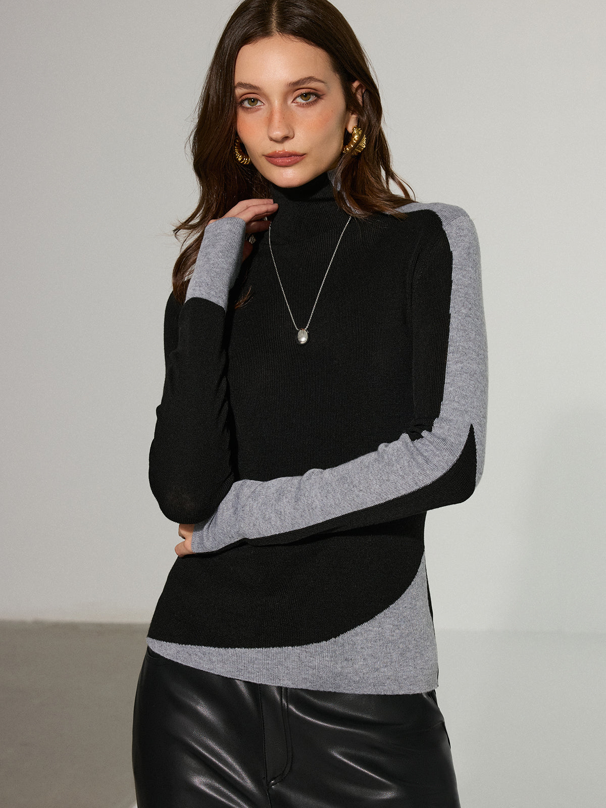 Two-Tone Turtleneck Wool Blend Sweater