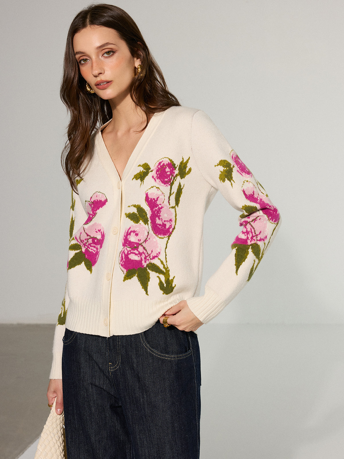 Cardigan fleuri en V boutonné sur le devant