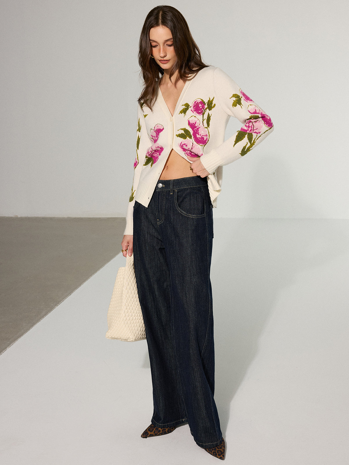Cardigan fleuri en V boutonné sur le devant