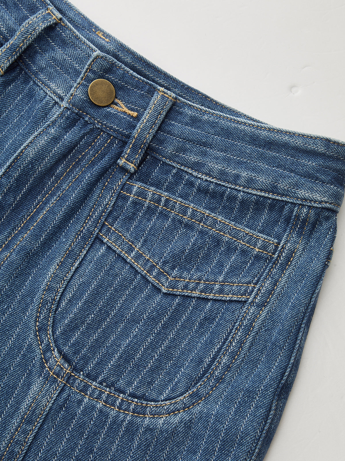 Jean à fines rayures, taille mi-haute, coupe droite