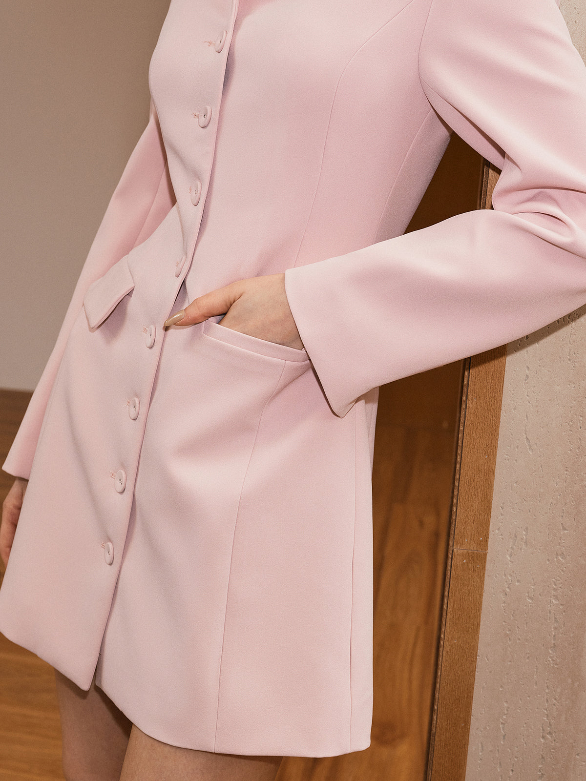 Blazer-Kleid mit Knopfleiste und Taschen