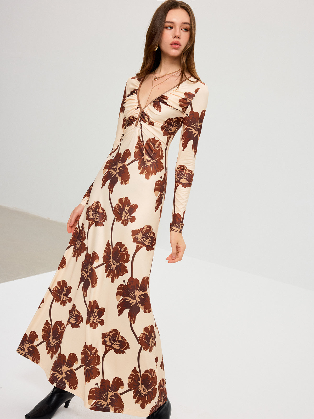 Robe longue à imprimé floral et col en V