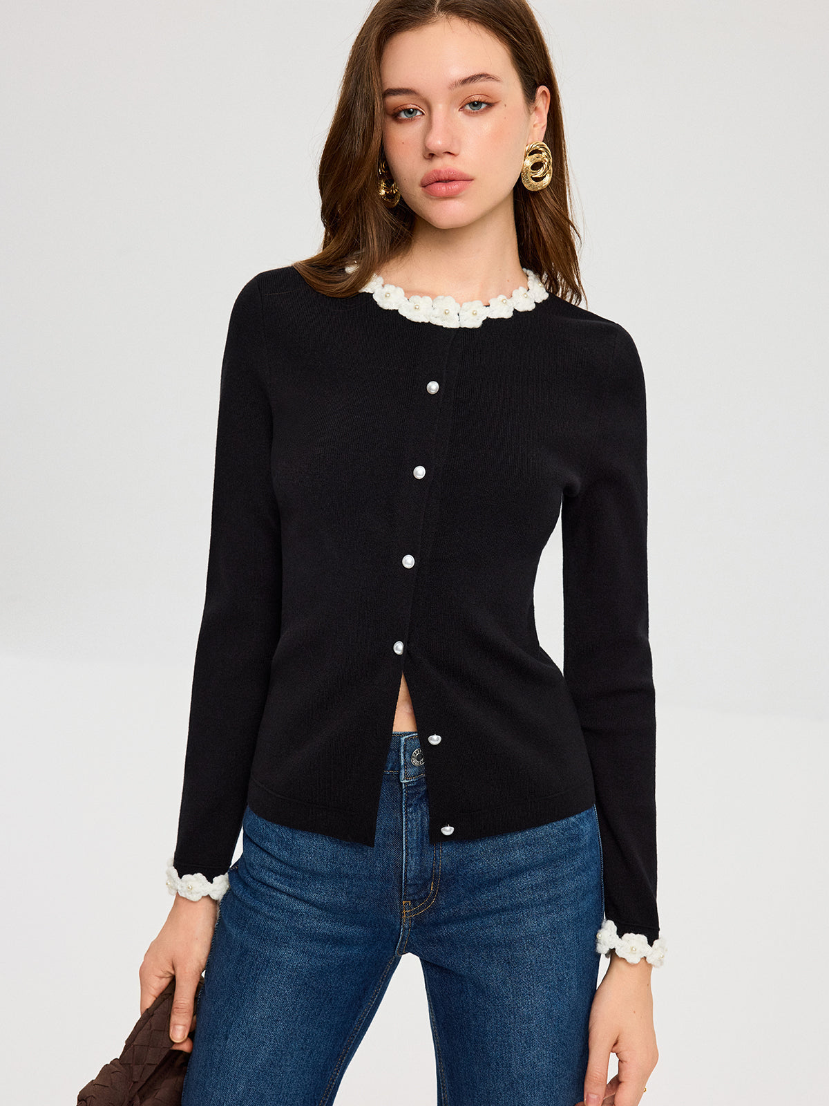 Cardigan à boutons nacrés et bordure florale 3D