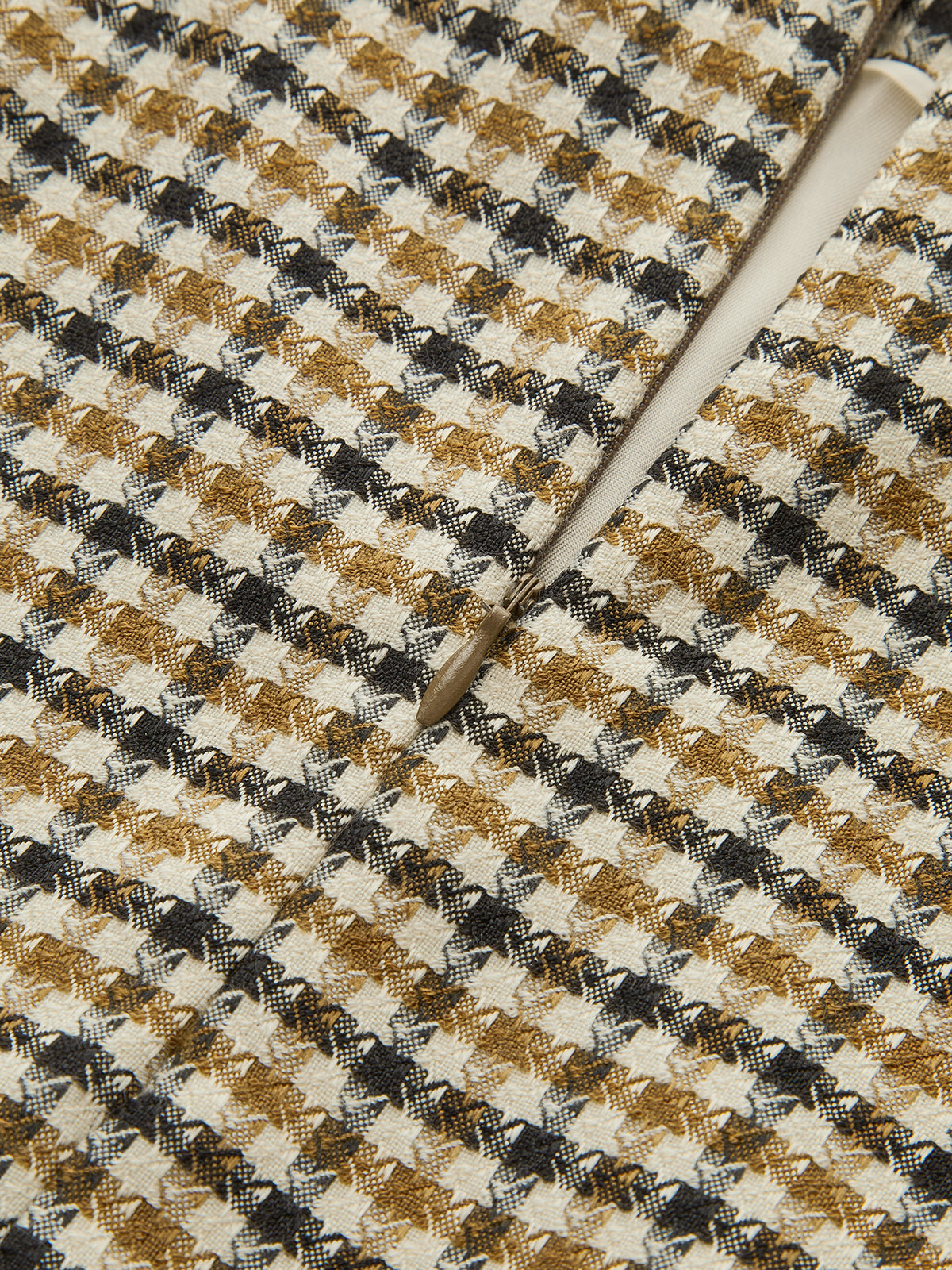 Mini-jupe à carreaux avec détails métalliques