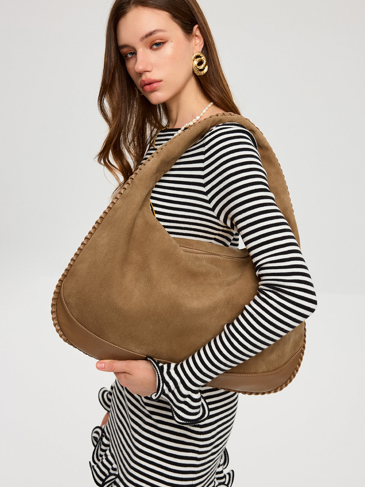 Sac hobo en daim tressé