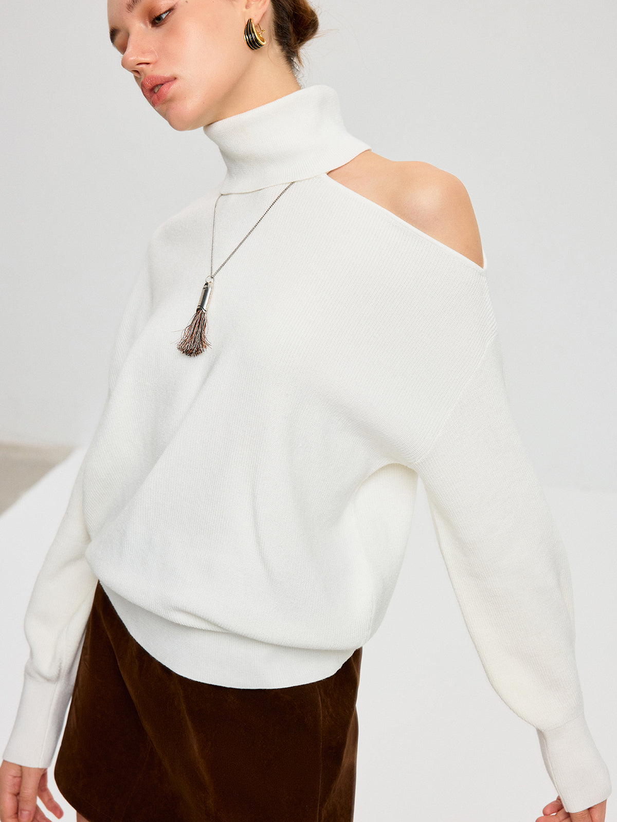 Rollkragenpullover mit Cut-Outs aus Wollmischung