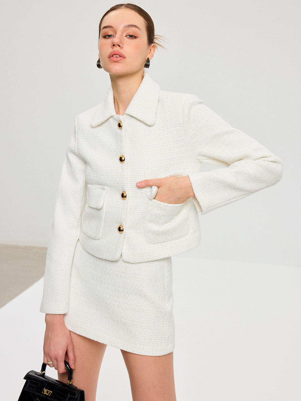 Ensemble veste à revers et mini-jupe en tweed