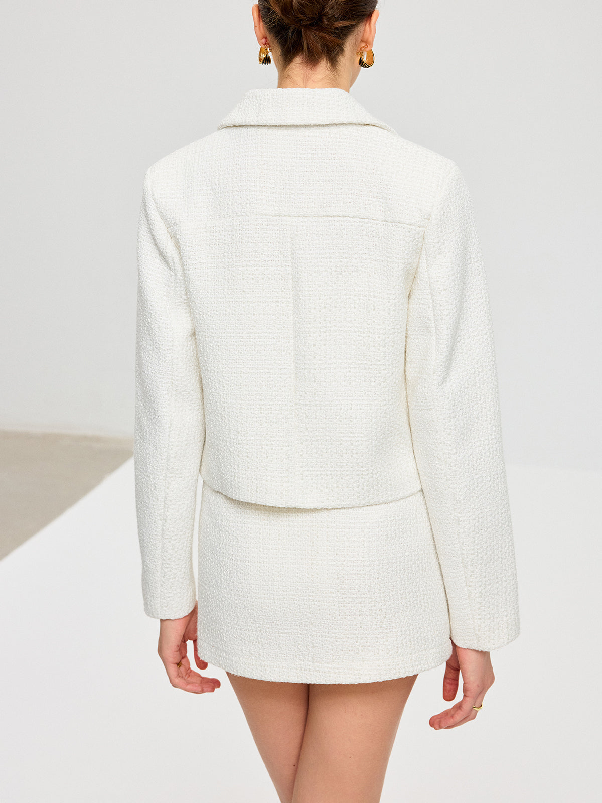 Ensemble veste à revers et mini-jupe en tweed