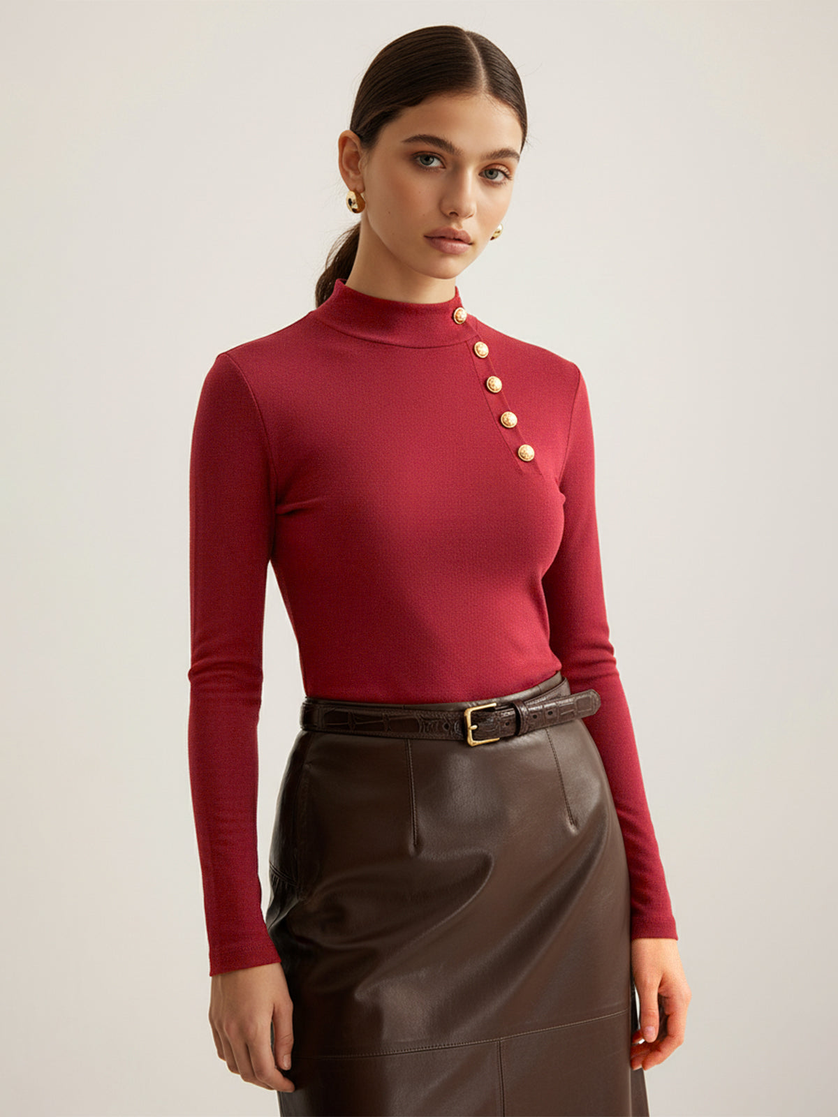 Asymmetrische Bluse mit Stehkragen und langen Ärmeln