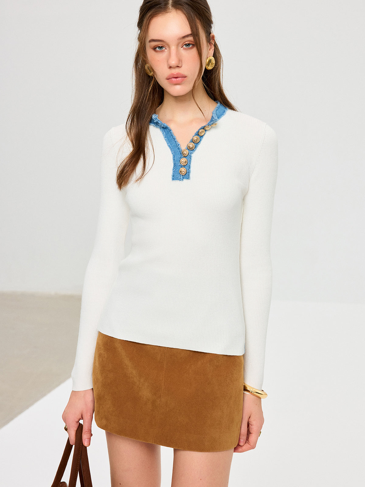 Haut en tricot avec détails métalliques et bordure en jean mélangé de laine