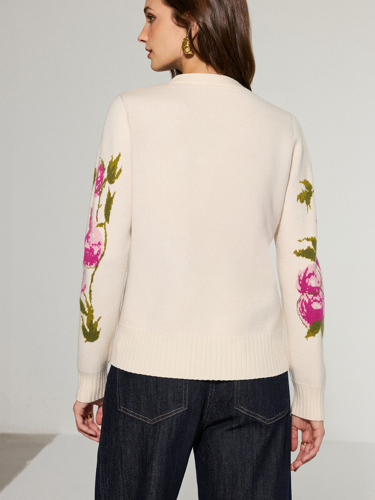 Cardigan fleuri en V boutonné sur le devant