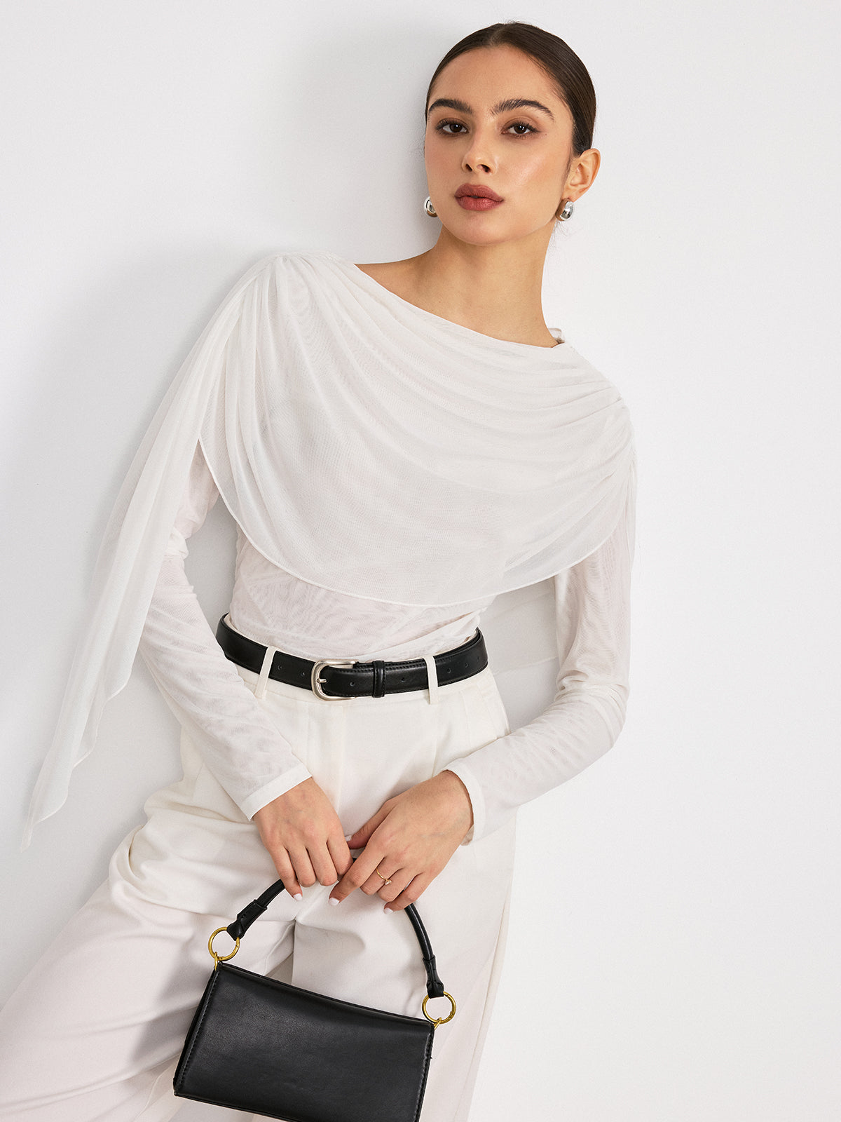 Drapierte Netzbluse mit langen Ärmeln